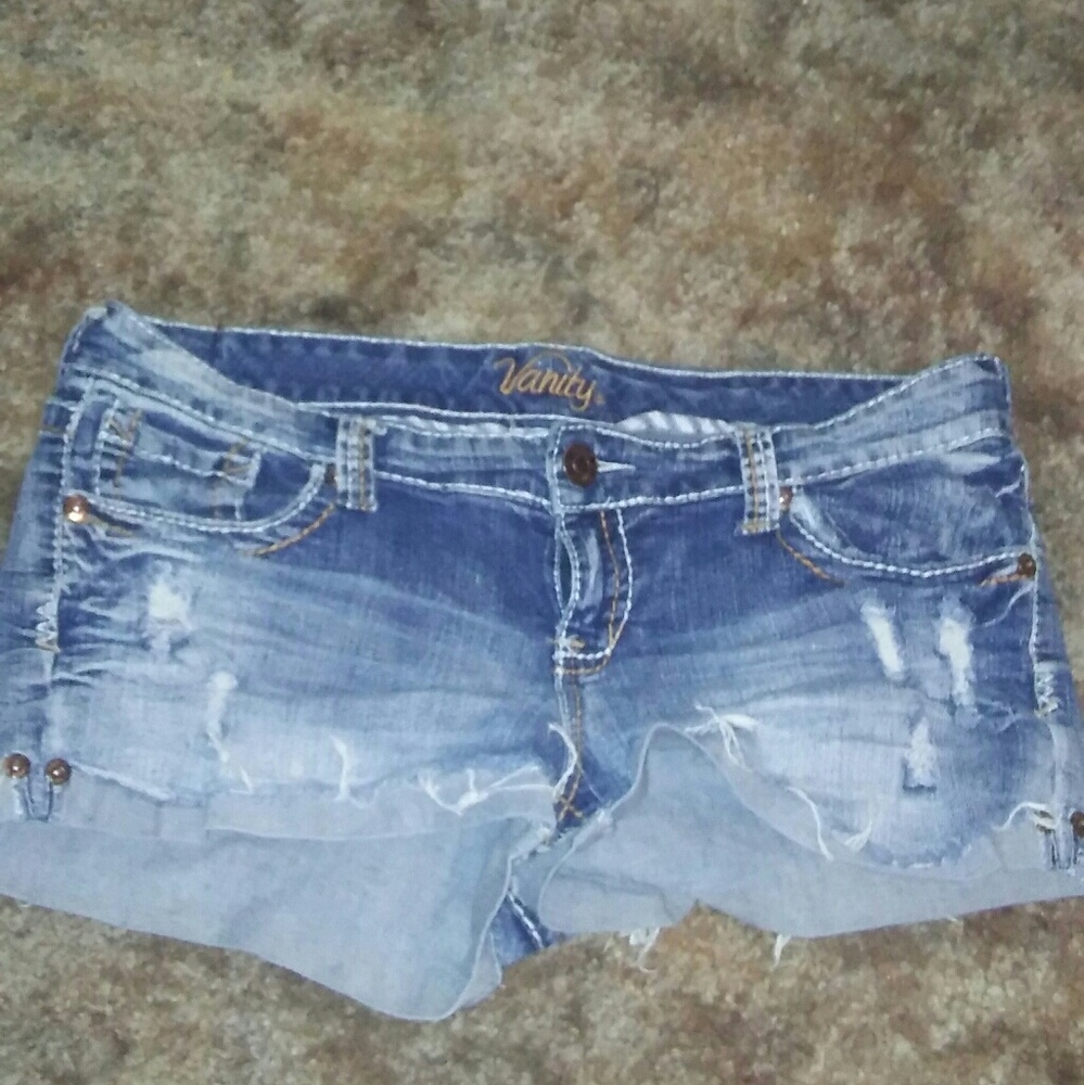 Shorts - Picture 2 of 4